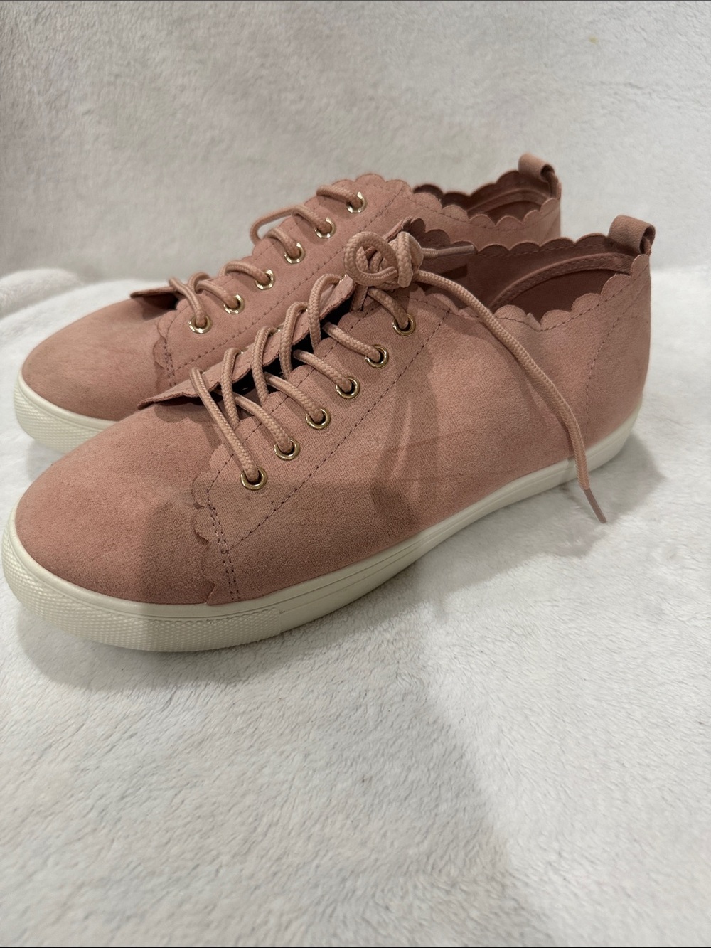 Women’s Scalloped Edge Lace-Up Sneakers in Blush